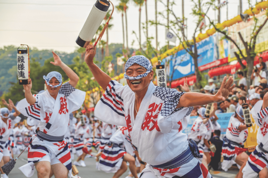 Traditional Japanese dancers