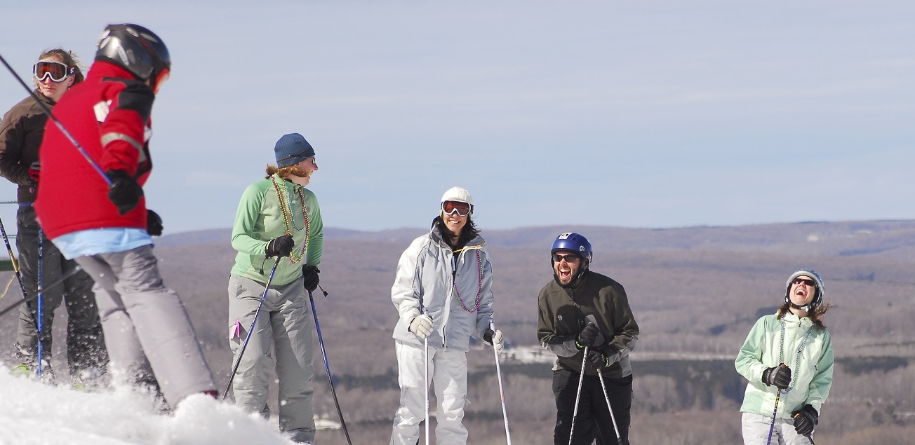 Students skiing at Nubs Nob